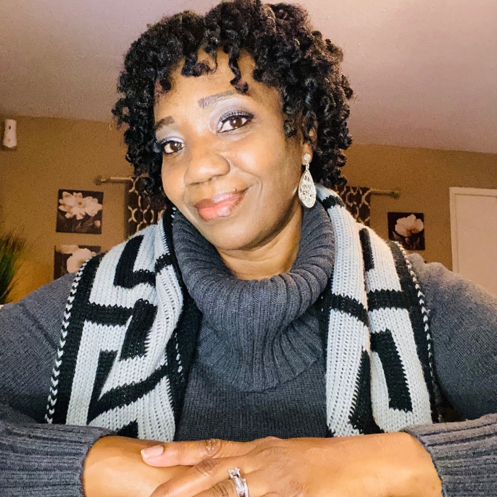 Meet your Posher, Lorie